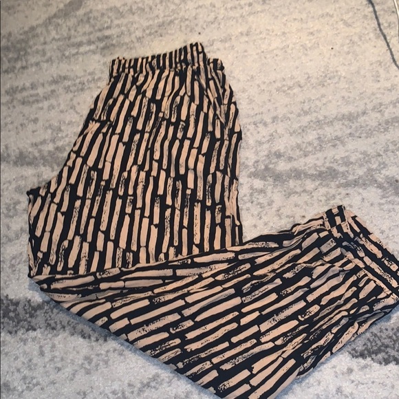 Stylish women’s Patterned Pants - Picture 7 of 7